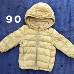 UNIQLO 黄色のフード付きアウター