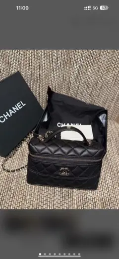 CHANEL ブラック レザー ショルダーバッグ