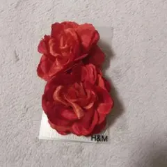 H&M フラワーヘアクリップ 2個セット レッドのサムネイル