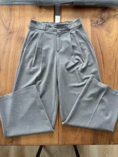 GU タックワイドパンツ　グレージュ　L