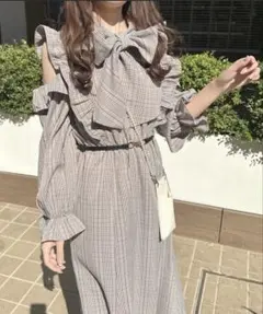 リボン　肩出し　ワンピース