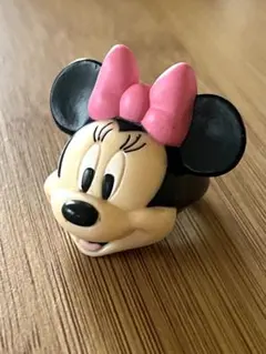 ディズニーキャラクターファッションリングコレクション　ガチャ　ミニーちゃん