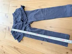 フリル付きグレーのレギンス