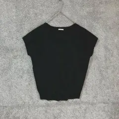 GU　ジーユー　M　Vネックニットベスト　ノースリーブ　重ね着　レイヤード　無地