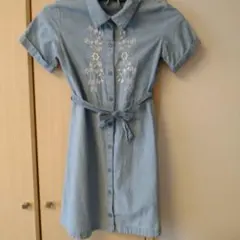 デニムブルー 花柄刺繍 半袖ワンピース リボンベルト付き