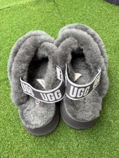 UGG グレー ムートンサンダル - メルカリ