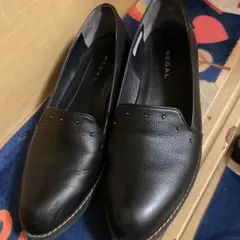 REGAL 黒レザー スタッズ付きシューズ