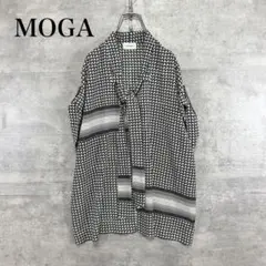 美品　MOGA モガ 総柄ボウタイブラウス サイズ13 モノトーン 幾何学柄のサムネイル