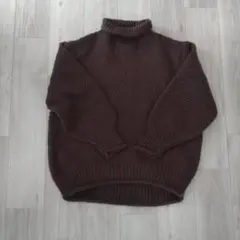 ブラウン ハイネック ニットセーター