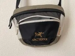 ARC'TERYX × BEAMS ショルダーバッグのサムネイル