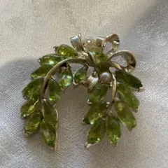 葉のデザイン ブローチ パール付き