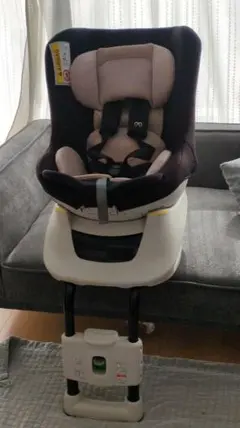 【値下げ】エールベベ　車用チャイルドシート ブラック