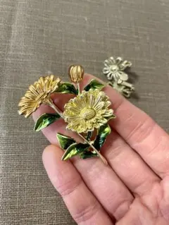 花のブローチとイヤリング（イヤリングはおまけ）