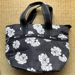 美品 希少 LeSportsac トートバッグ フラワー 底鋲 花柄（黒）
