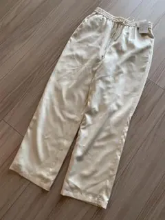 最終値下げ　ナチュラルビューティーベーシック　サテンパンツ　新品