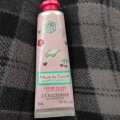 【新品未使用！！】ロクシタンCherry ハンドクリーム 30ml