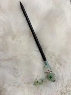 翡翠装飾付き黒いかんざし