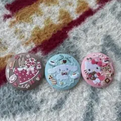 サンリオ　 刺繍缶バッジ　ハローキティ　シナモン マロンクリーム