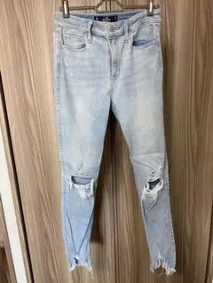 Hollister High-Rise Super Skinny デニムのサムネイル