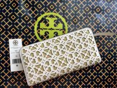 新品未使用⭐︎希少　TORY BURCH 長財布 ホワイトのサムネイル