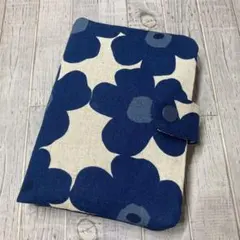 マルチカードケース（お薬手帳・保険証・通帳等）北欧風花柄ネイビー