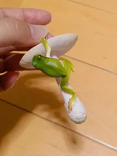 ネイチャーテクニカラーいきもん　キノコとアマガエル　ボールチェーン　ドクツルタケ