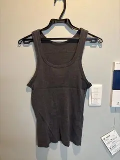 ダークグレー タンクトップ