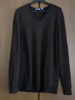 UNIQLO ダークブラウン Vネックニット