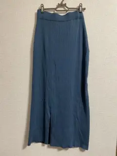 【新品タグ付き】AZUL BY MOUSSY リブニットロングスカート ブルーのサムネイル