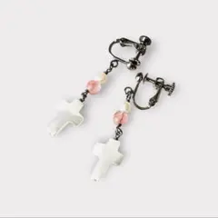 ④ マザーオブパール　クロス イヤリング ピンク 揺れる 十字架 清楚 上品