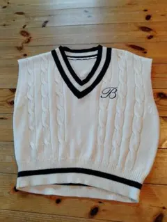 ホワイト ケーブルニット ノースリーブ