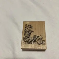 花柄デザインの木製スタンプ