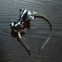 黒いリボン付きカチューシャ