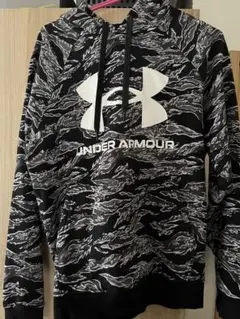 Under Armour カモフラージュパーカー