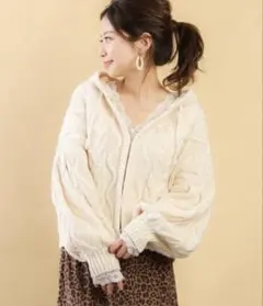 who's who Chico ケーブルニットパーカー アイボリー