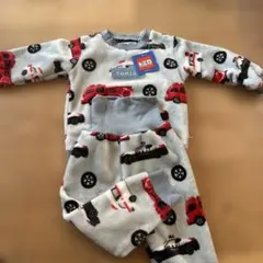 新品未使用品TOMICA 車柄 長袖パジャマ 90サイズ　もこもこ　フリース