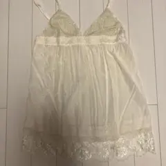 キャミソール　薄いベージュ　マーメイドの様なスパンコール付き