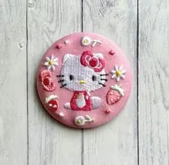 バンダイ　サンリオキャラクターズ　刺繍缶バッジビスケット　ハローキティ