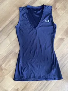 Under Armour ネイビー Vネック タンクトップ M