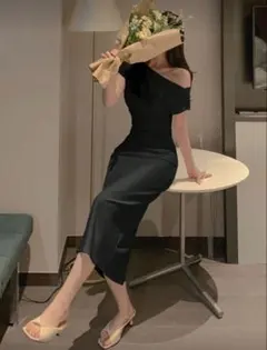ブラックオフショルダードレス
