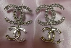 クリスタル装飾ピアス