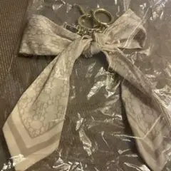 RANDA リボンチャーム ホワイトクリーム色