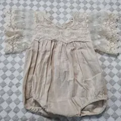 韓国子供服 ベージュ コットン レースロンパース