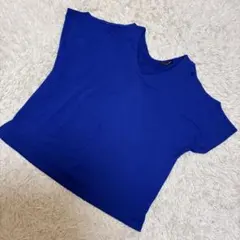 青のVネックオフショルダーTシャツ　肩出し