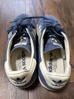 adidas ネイビー スエード スニーカー