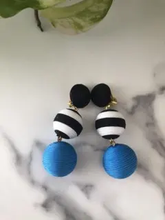 顔周りりを華やかに♡ボンボンイヤリング