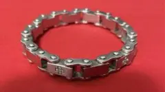 パンクなチェーンブレスレット