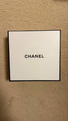 CHANEL ギフトボックス リボン付き