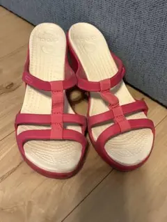 Crocs／サンダル ピンク ウェッジソール 9 廃盤品　快適な履き心地！のサムネイル