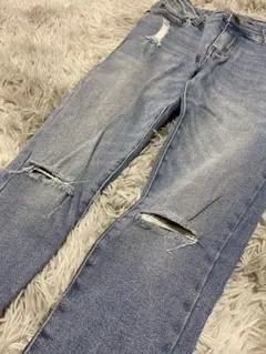 ダメージジーンズ